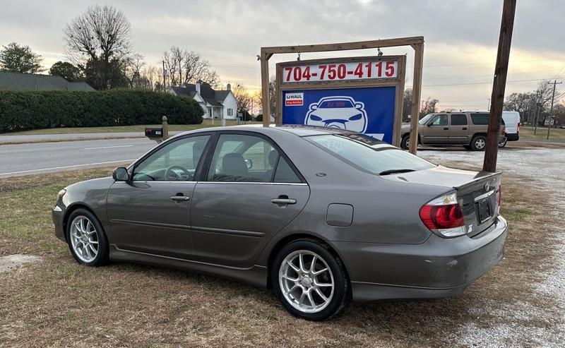 2005 Toyota Camry Image 1