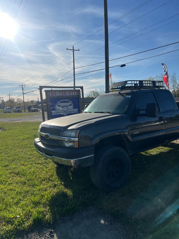2004 Chevrolet Silverado 1500 Image 2