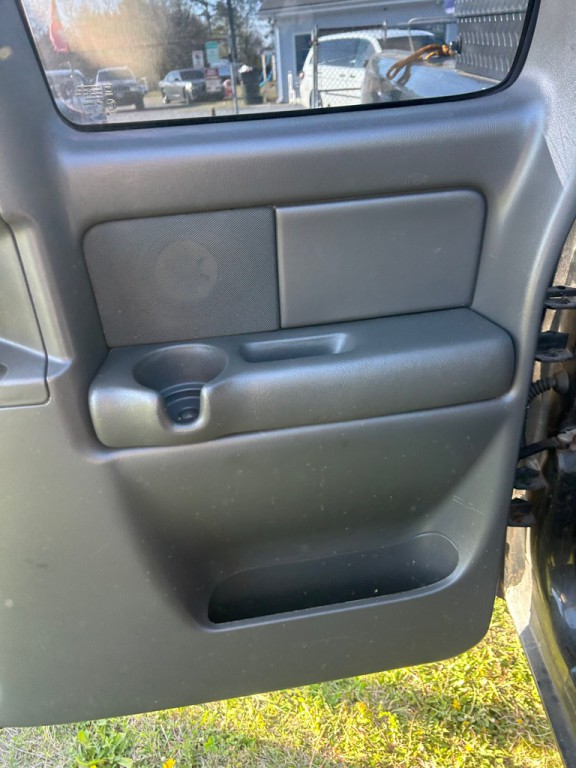 2004 Chevrolet Silverado 1500 Image 10