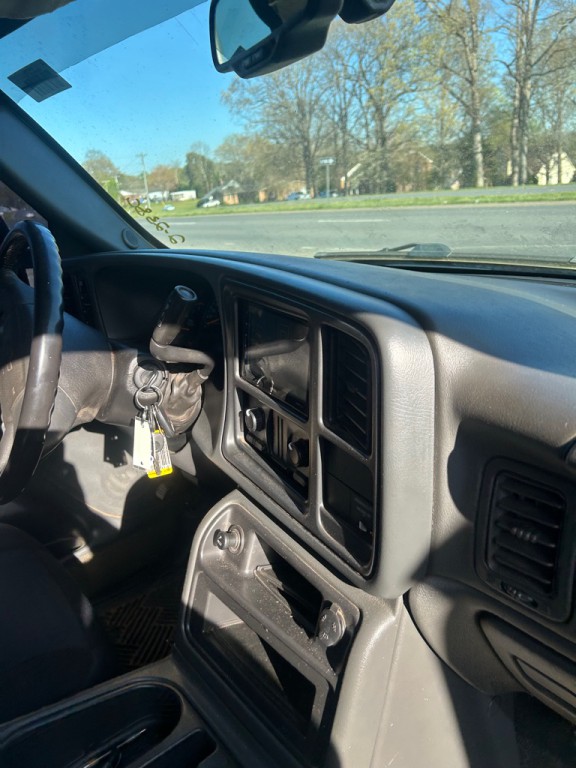 2004 Chevrolet Silverado 1500 Image 12