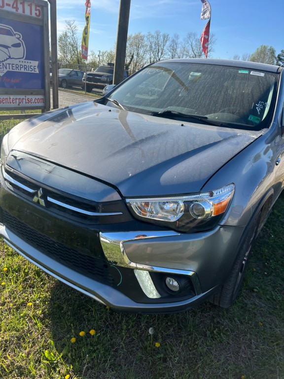 2019 Mitsubishi Outlander Image 2