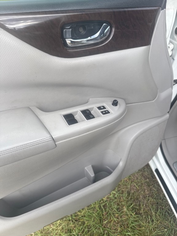 2015 Nissan Quest Image 12