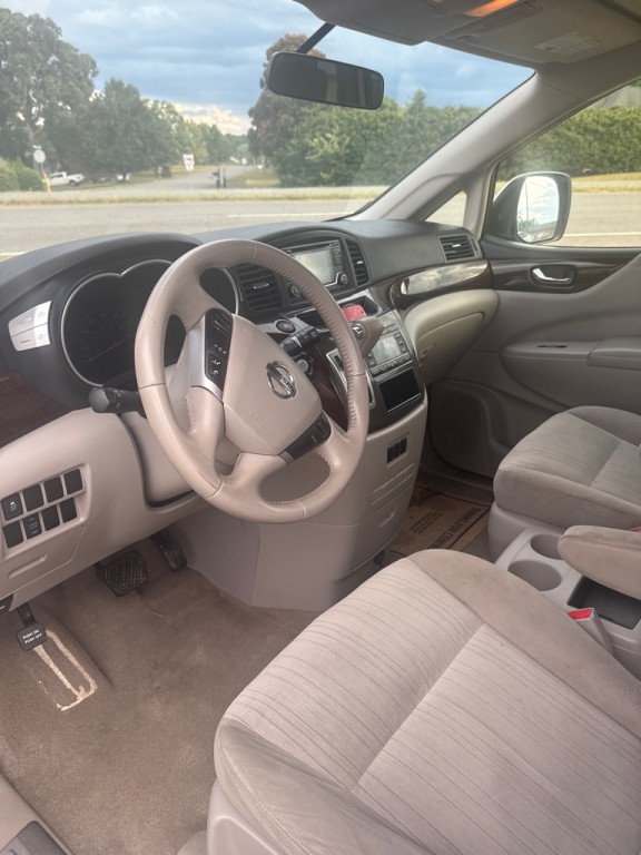 2015 Nissan Quest Image 13