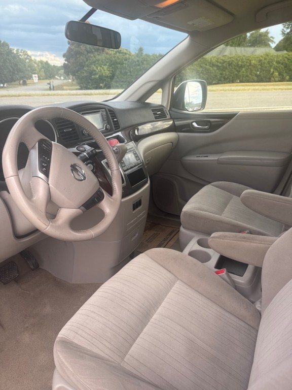2015 Nissan Quest Image 14