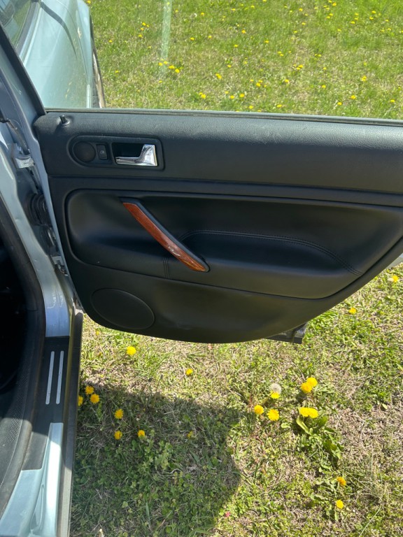 2003 Volkswagen Passat Image 9