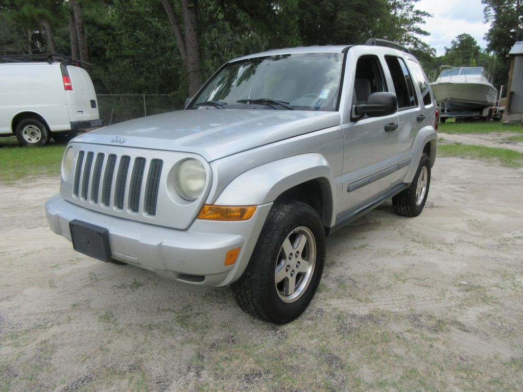 2005 Jeep Liberty Image 1
