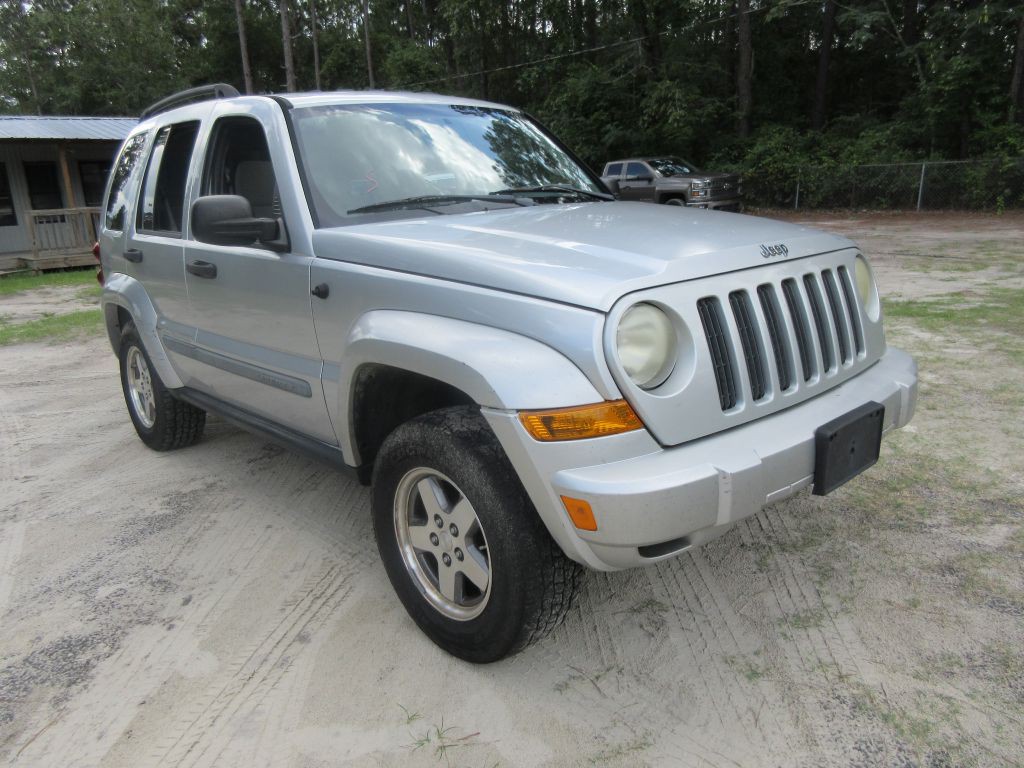 2005 Jeep Liberty Image 3