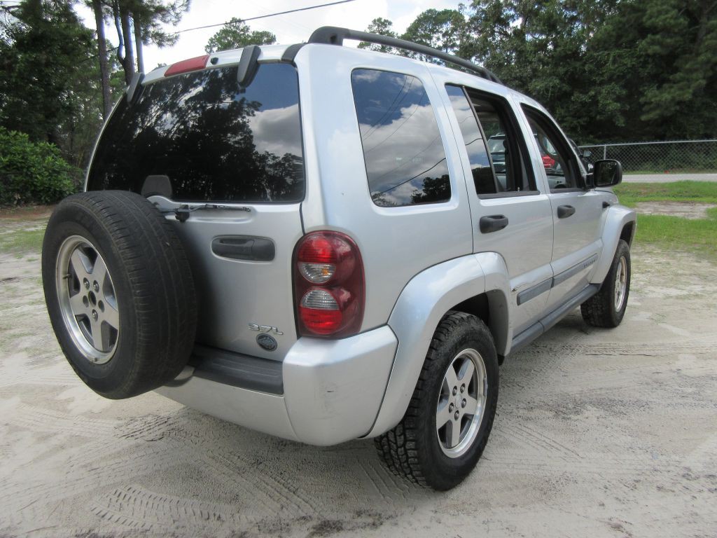 2005 Jeep Liberty Image 5