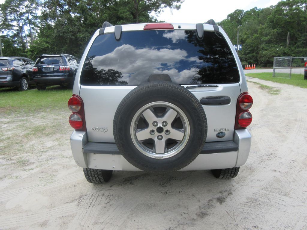 2005 Jeep Liberty Image 6