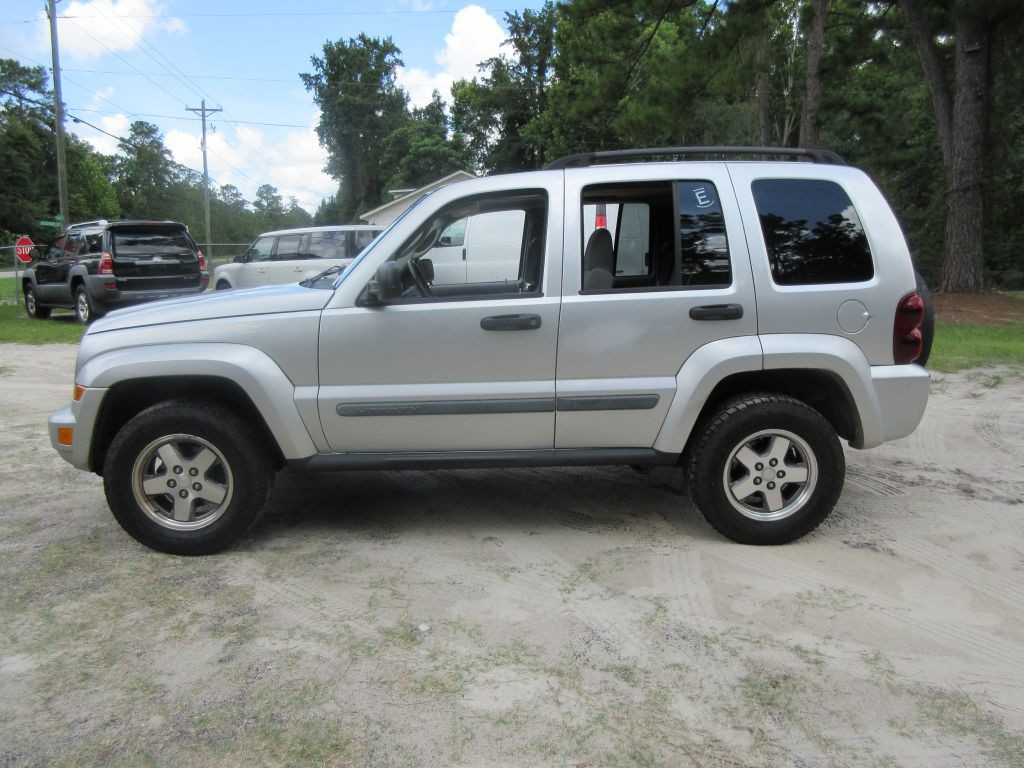 2005 Jeep Liberty Image 8