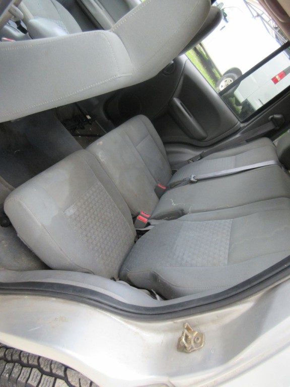 2005 Jeep Liberty Image 11