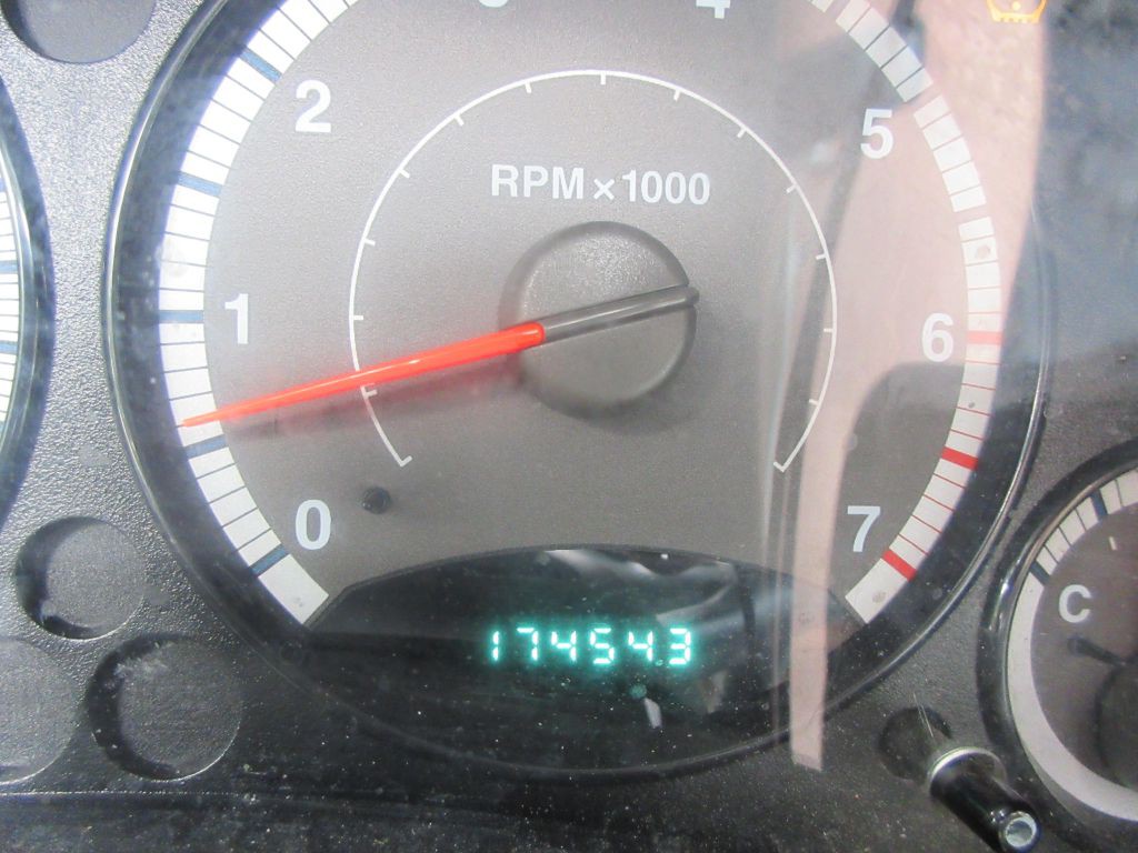 2005 Jeep Liberty Image 13