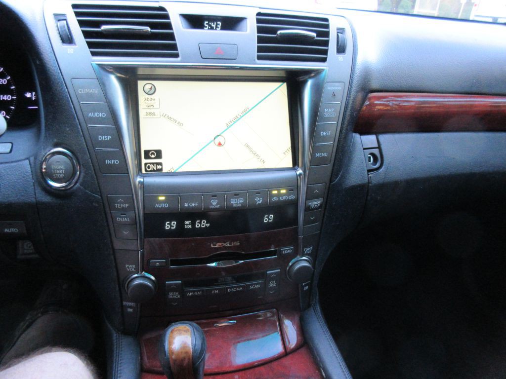 2007 Lexus LS Image 15