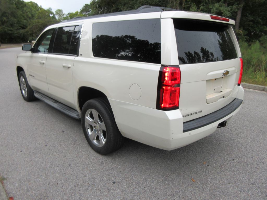 2015 Chevrolet Suburban Image 8