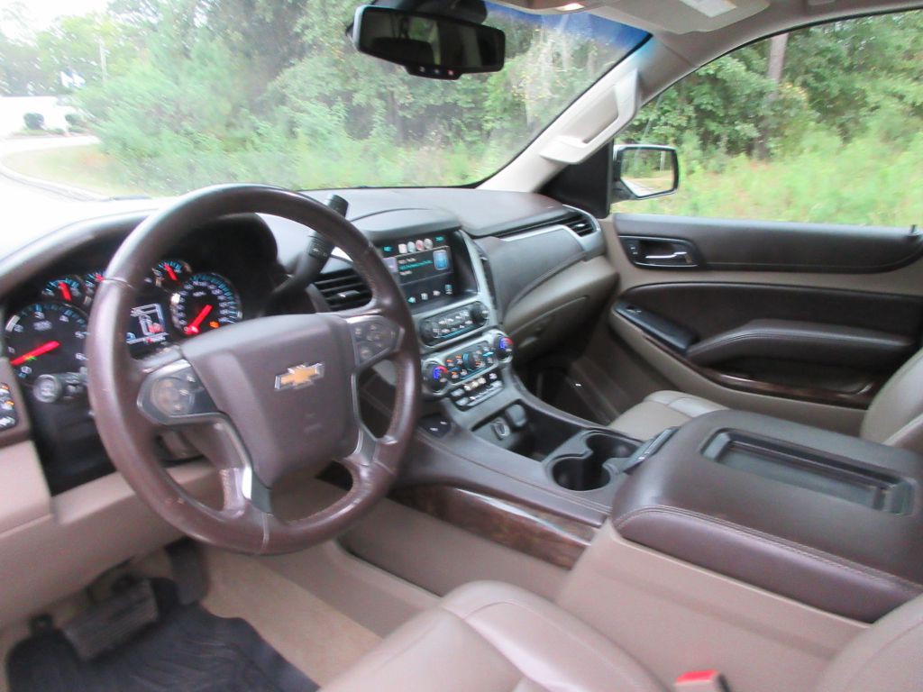 2015 Chevrolet Suburban Image 9