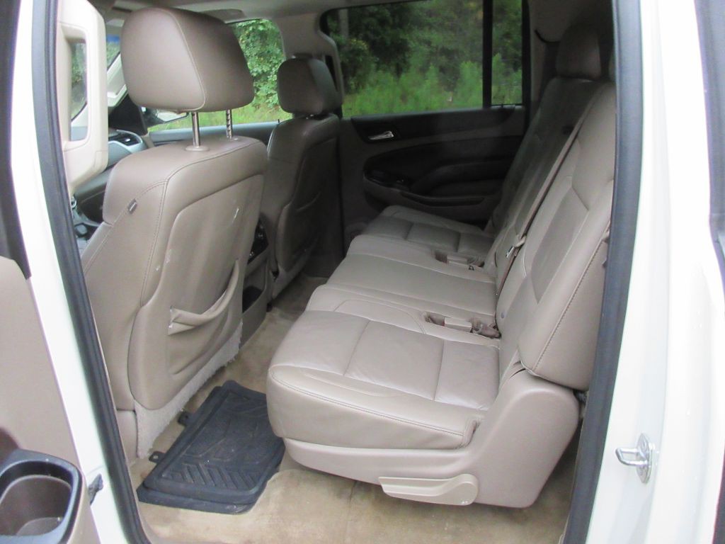 2015 Chevrolet Suburban Image 11