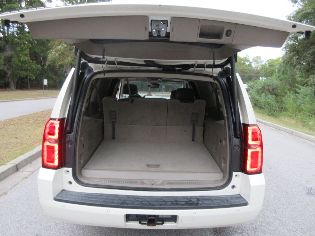 2015 Chevrolet Suburban Image 14