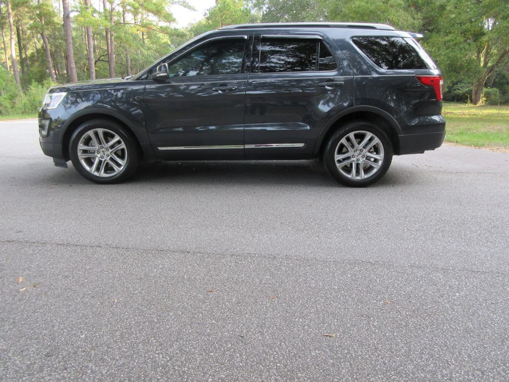 2017 Ford Explorer Image 1