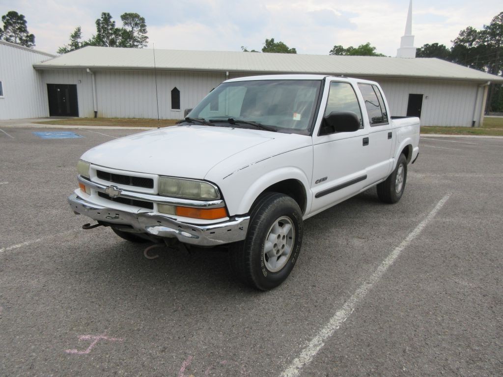 2002 Chevrolet S10 Image 1