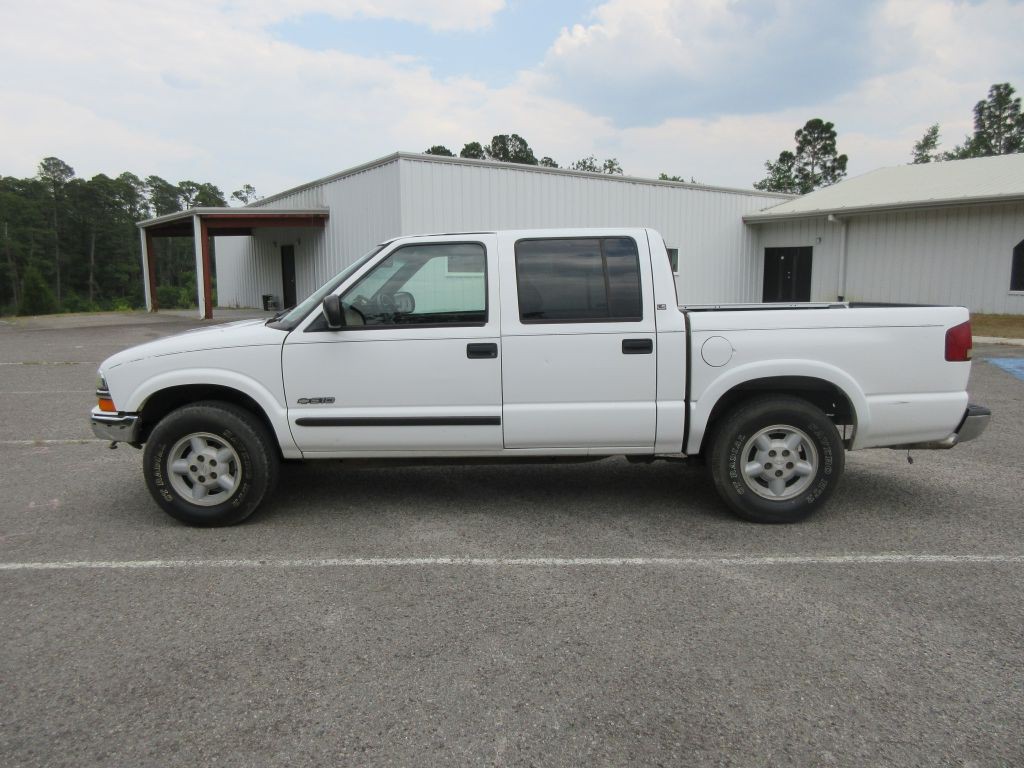 2002 Chevrolet S10 Image 8