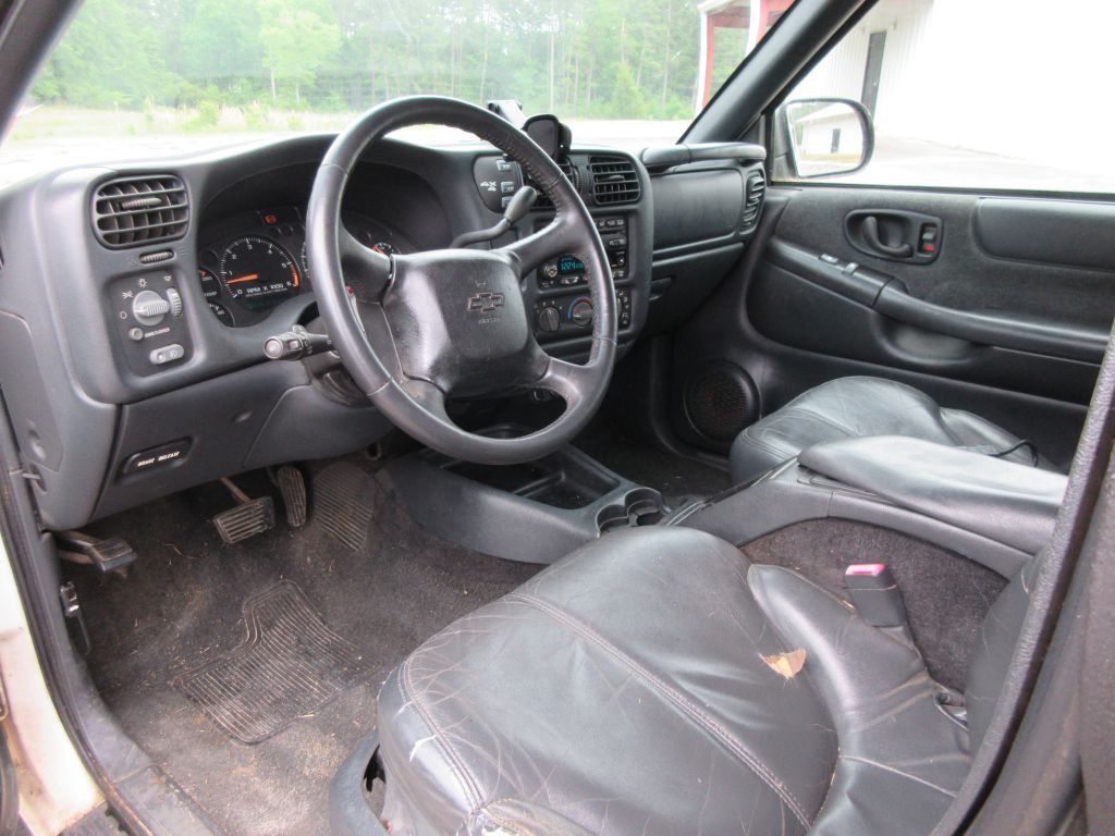 2002 Chevrolet S10 Image 9