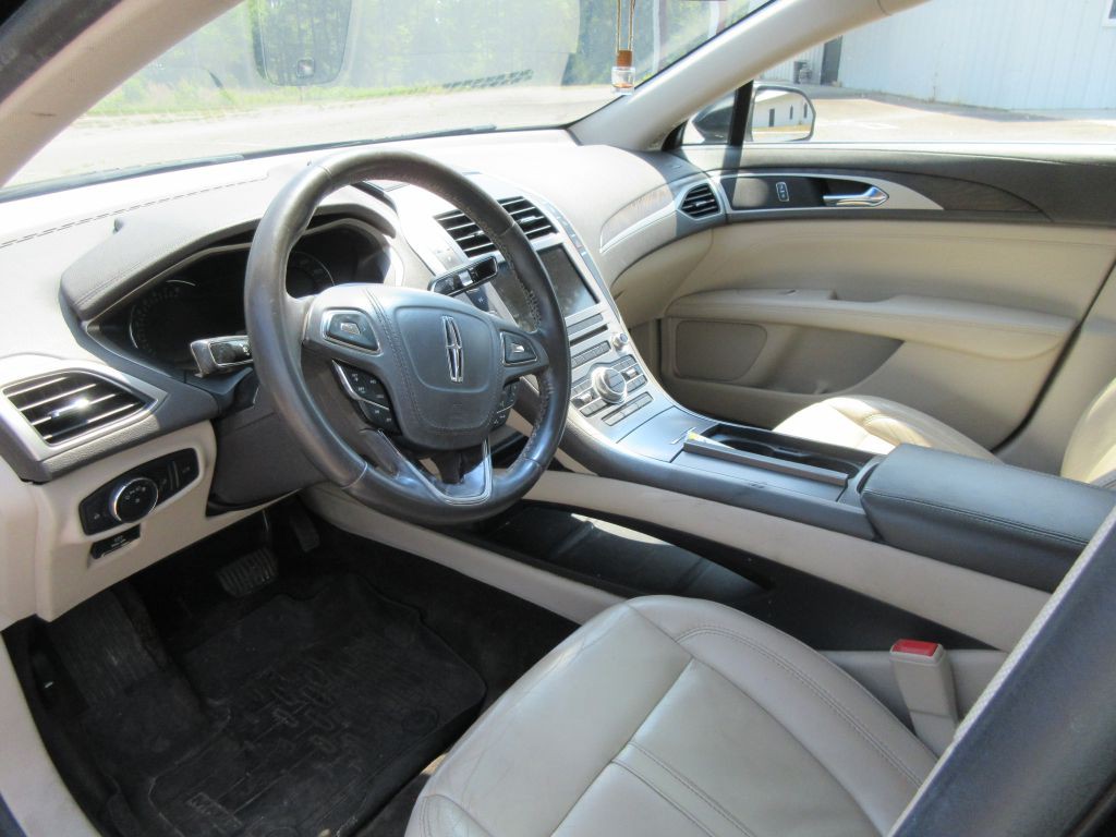 2017 Lincoln MKZ Image 9