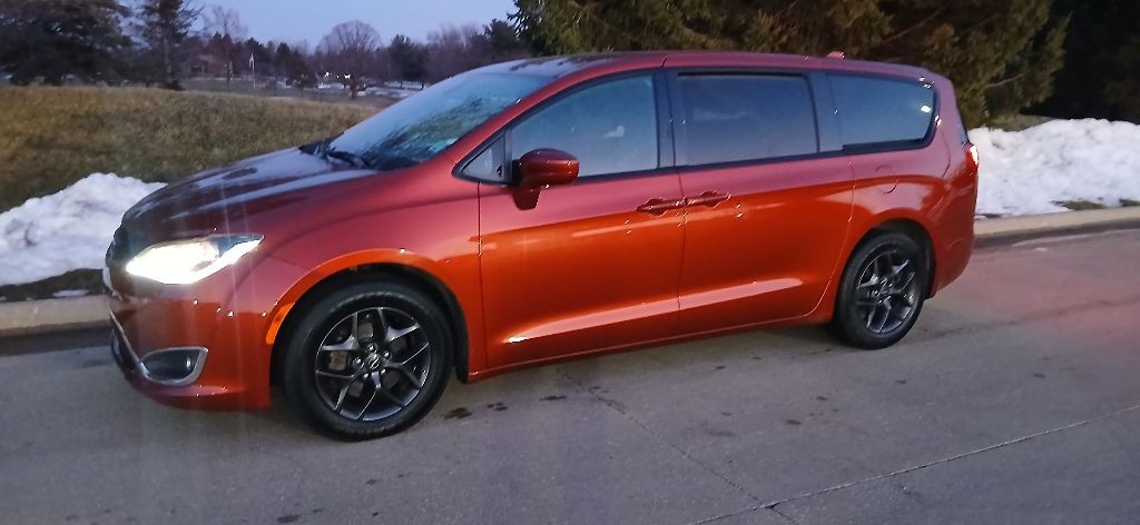 2018 Chrysler Pacifica Image 3