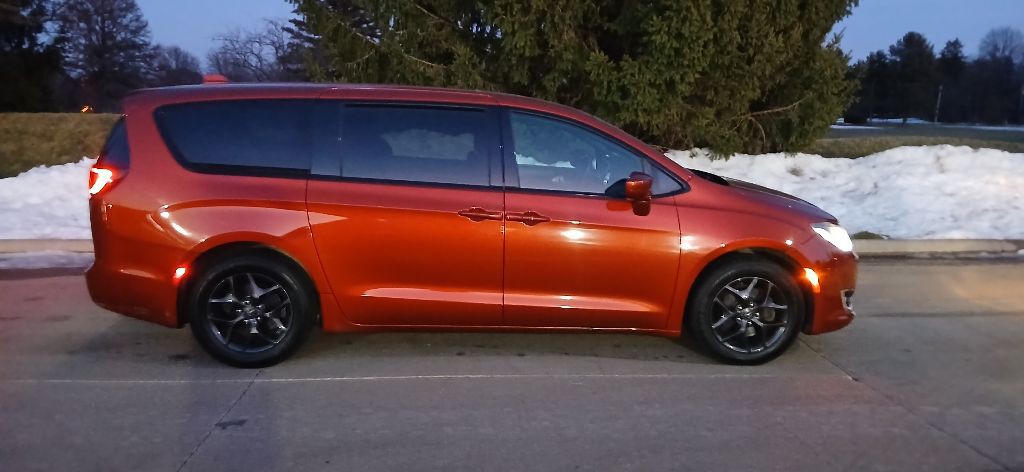 2018 Chrysler Pacifica Image 8