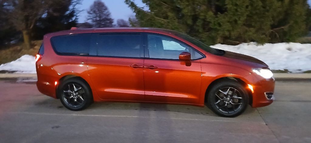 2018 Chrysler Pacifica Image 11