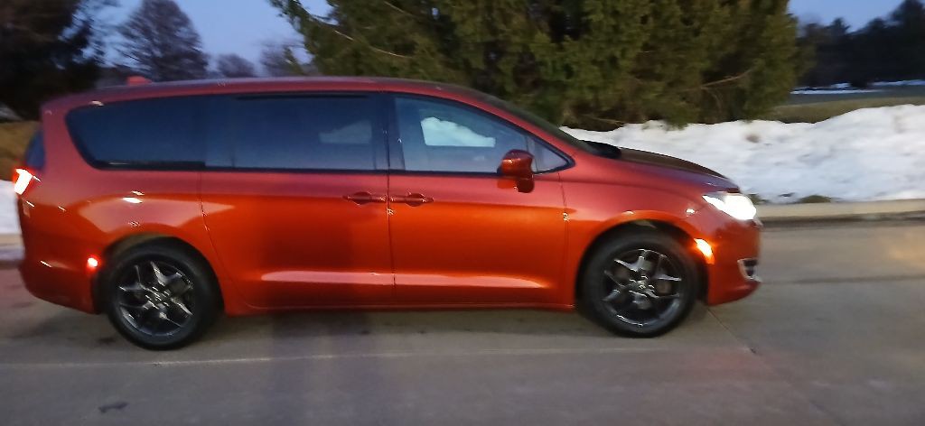 2018 Chrysler Pacifica Image 12