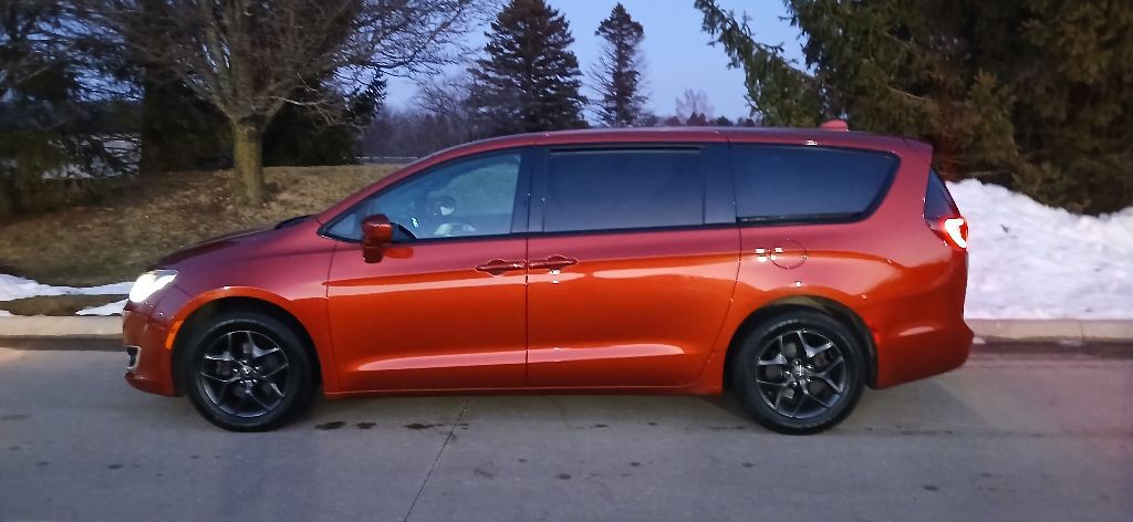 2018 Chrysler Pacifica Image 19