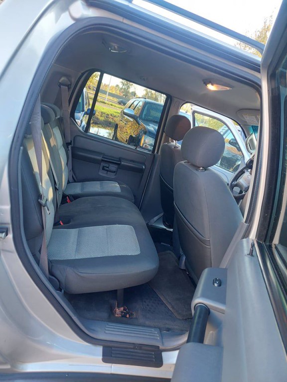 2005 Ford Explorer Image 13