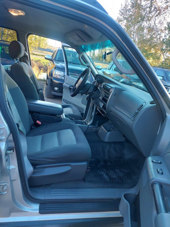 2005 Ford Explorer Image 16