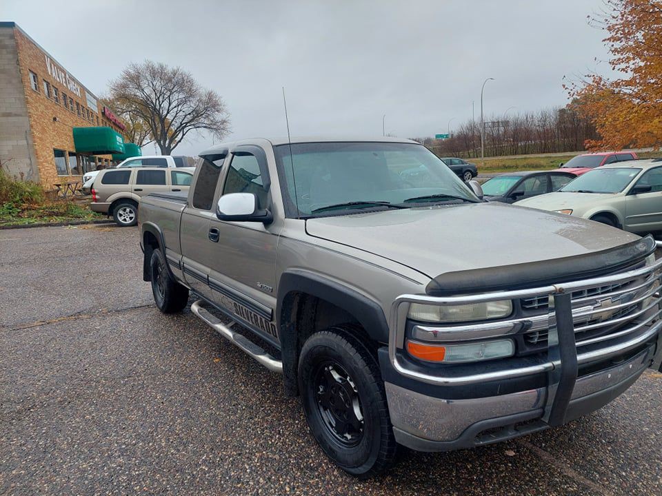 2002 Chevrolet Silverado 1500 Image 2