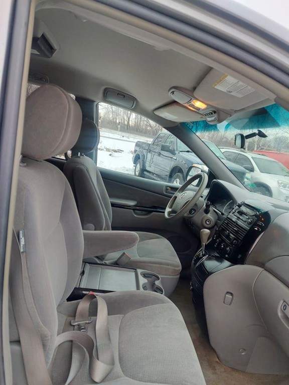 2005 Toyota Sienna Image 8