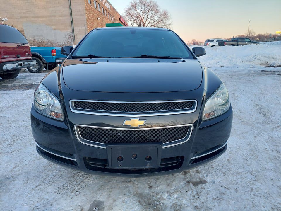 2010 Chevrolet Malibu Image 2