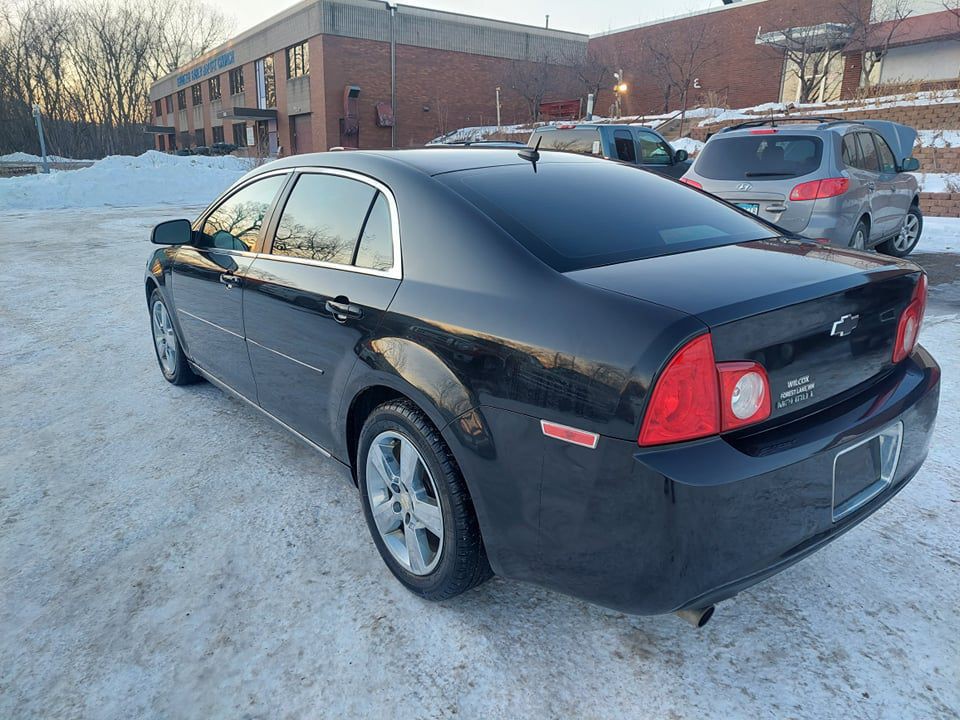 2010 Chevrolet Malibu Image 3