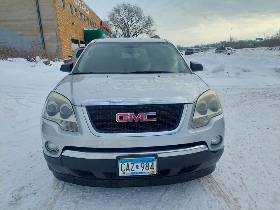 2010 GMC Acadia Image 2