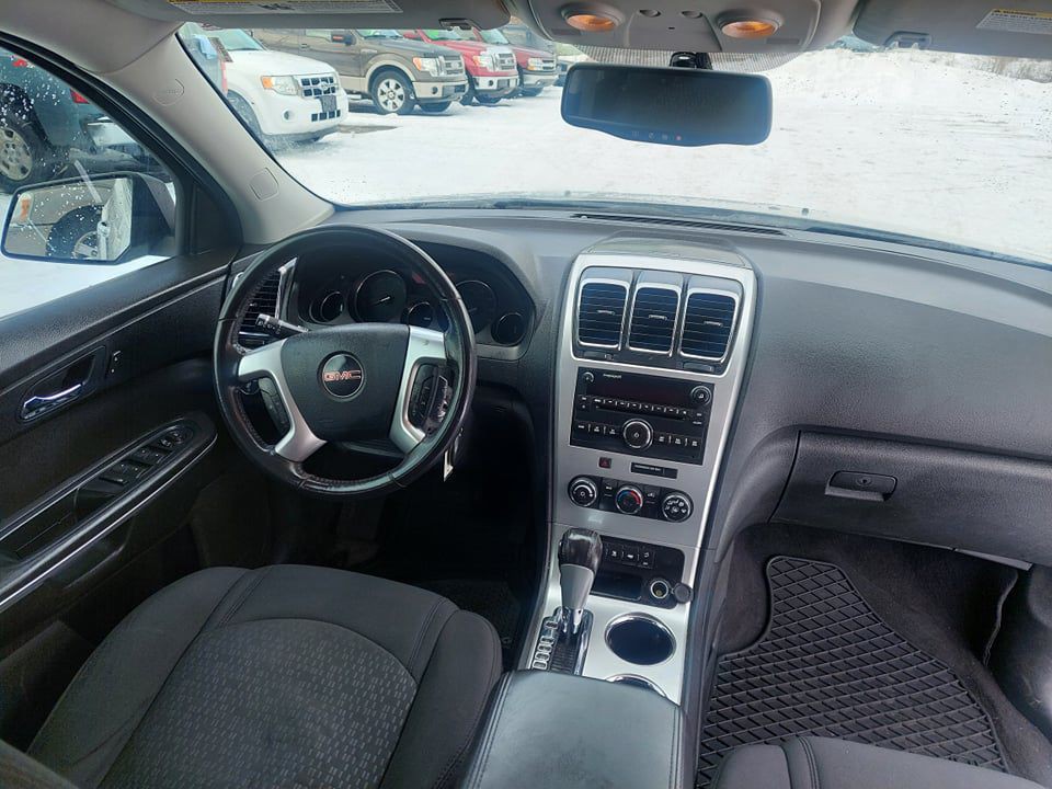 2010 GMC Acadia Image 4