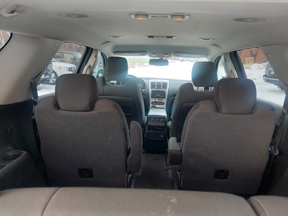 2010 GMC Acadia Image 5