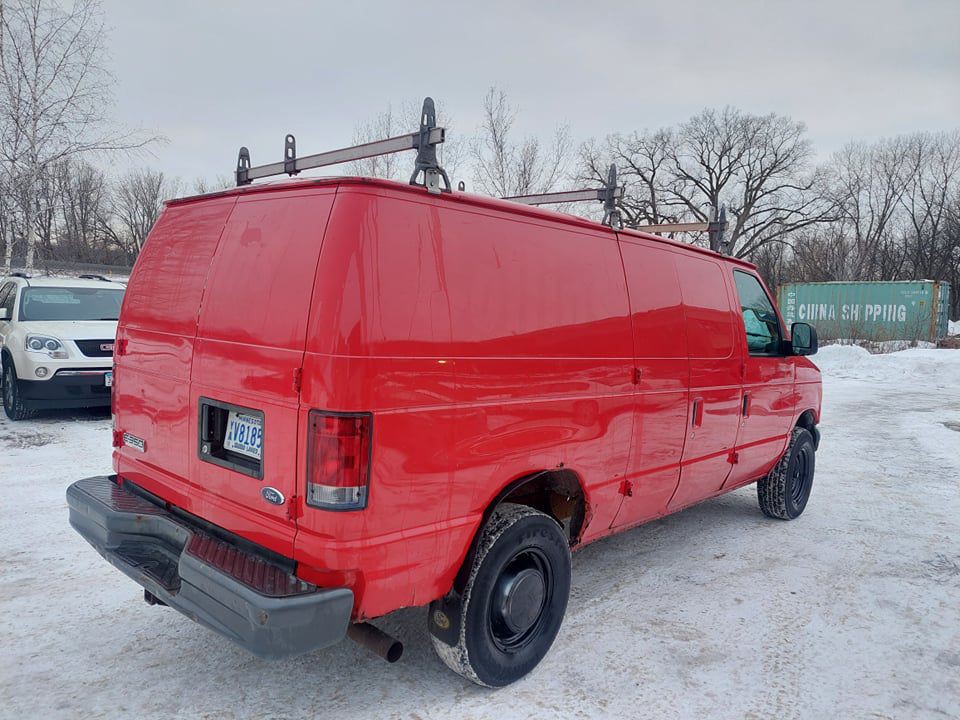 2006 Ford Econoline Image 2