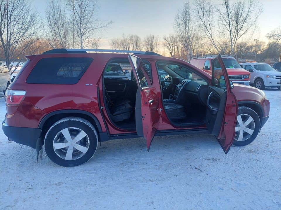 2010 GMC Acadia Image 3
