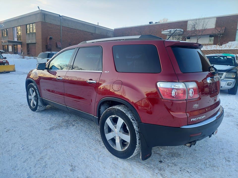 2010 GMC Acadia Image 8
