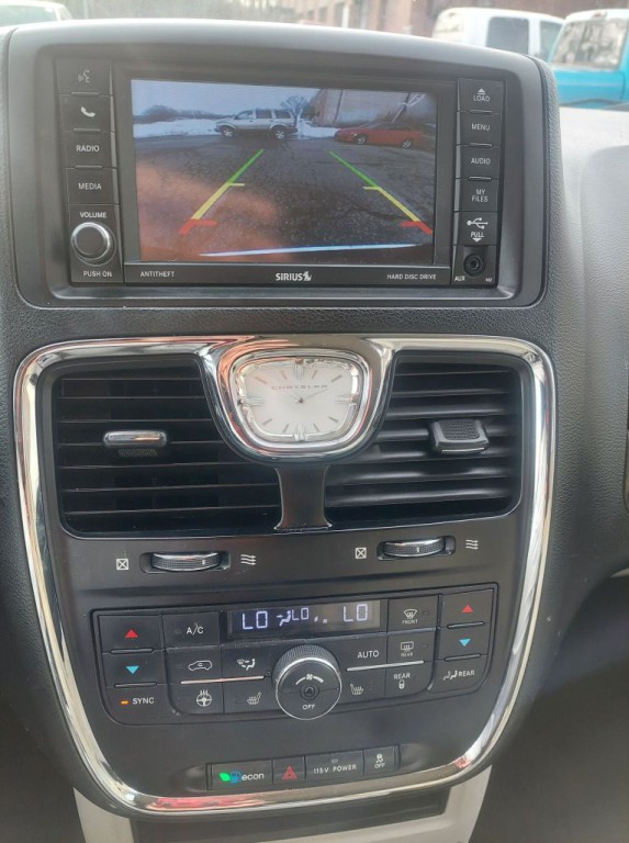 2010 GMC Acadia Image 24