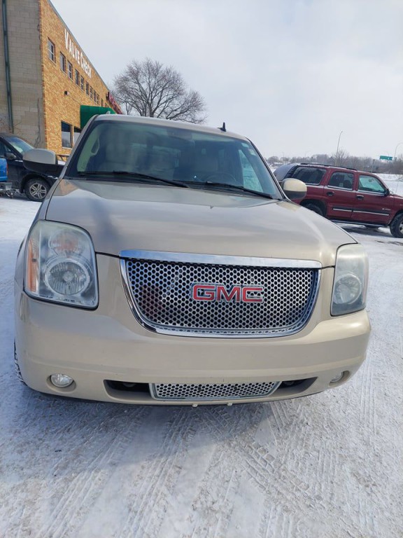 2008 GMC Yukon Image 2