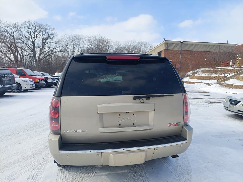 2008 GMC Yukon Image 3