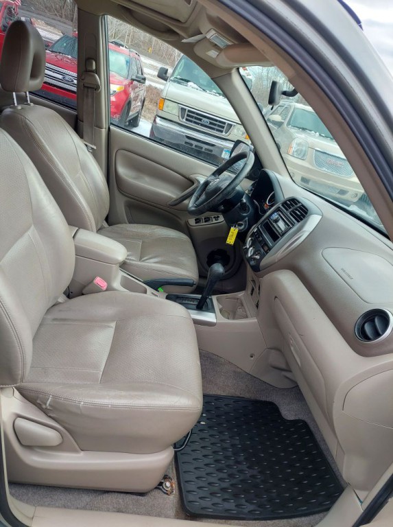 2004 Toyota Rav4 Image 16