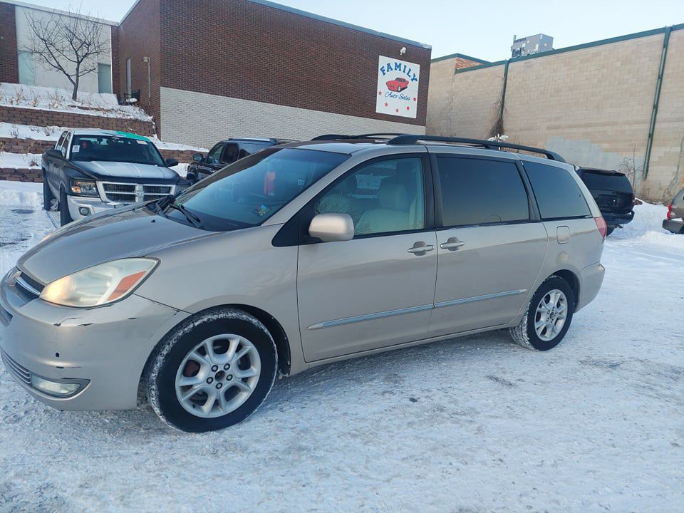 2004 Toyota Sienna Image 2