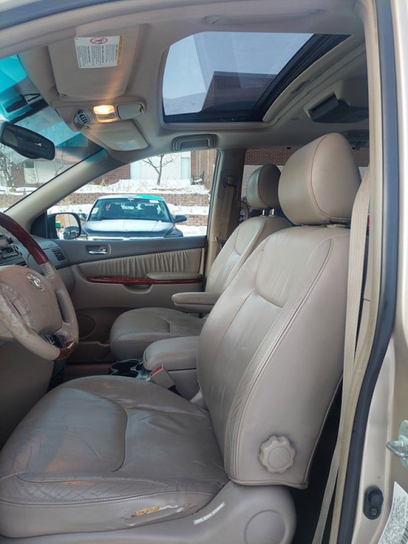 2004 Toyota Sienna Image 4