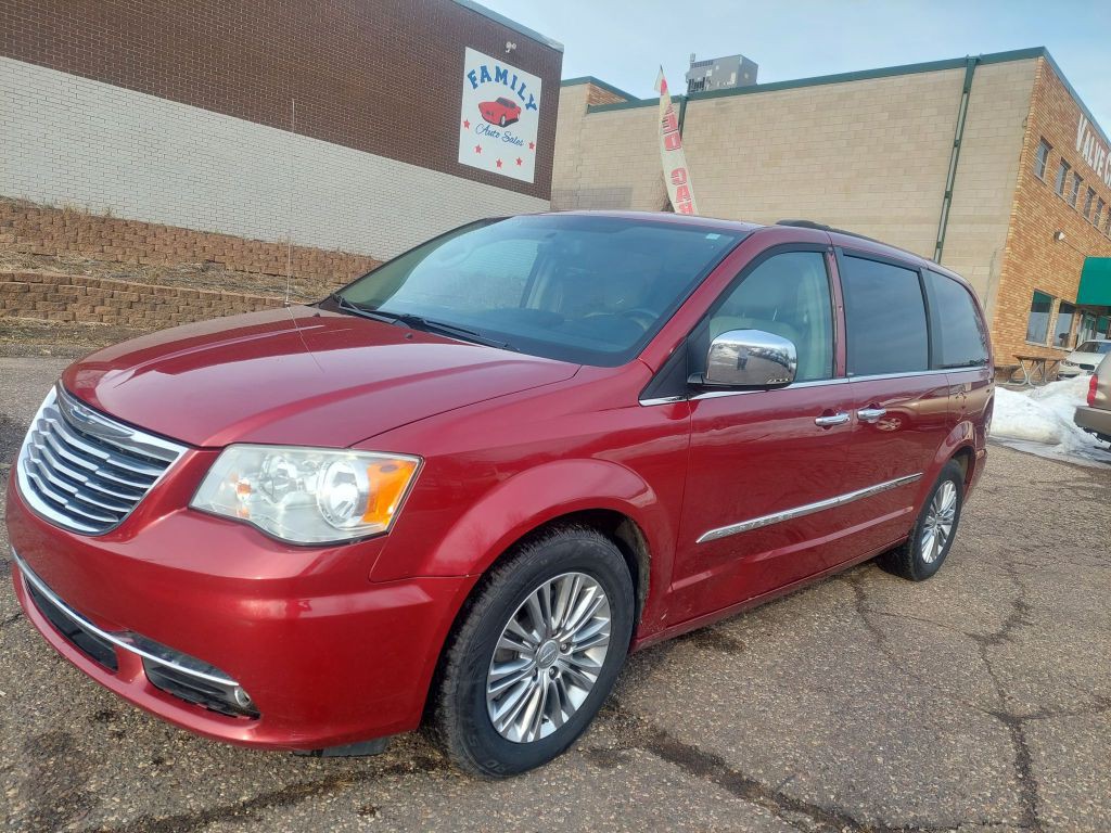 2013 Chrysler Town & Country Image 5